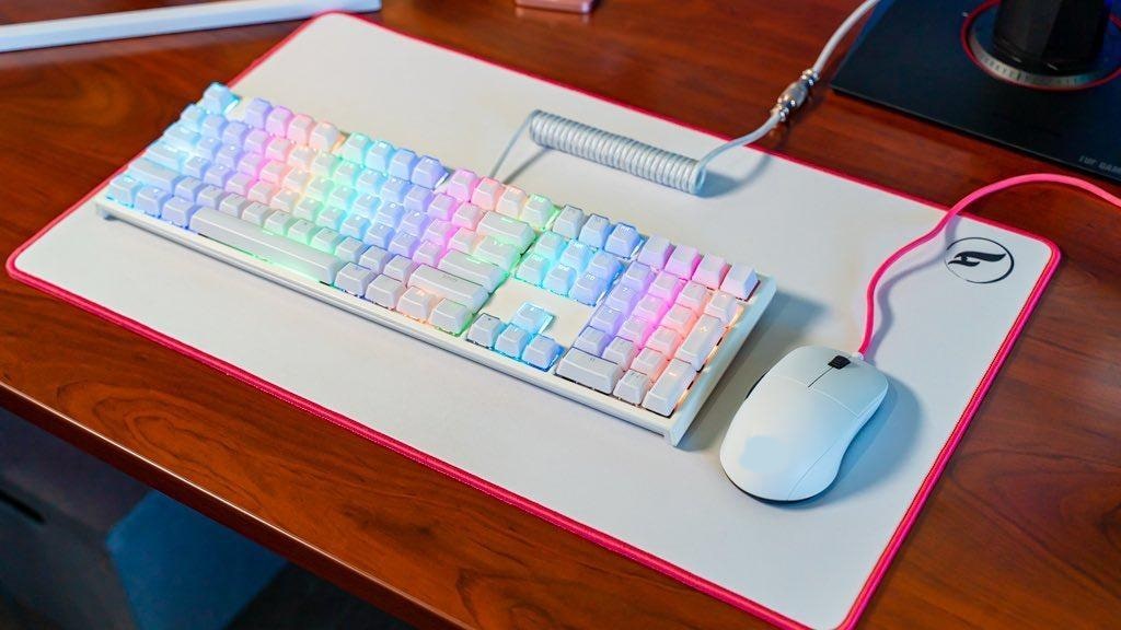 ZeroGravity XL mouse pad White Pink Edge TechKile Keyboard Odin Gaming